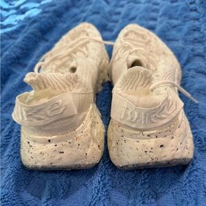 Nike womens space hippie 04 size 8